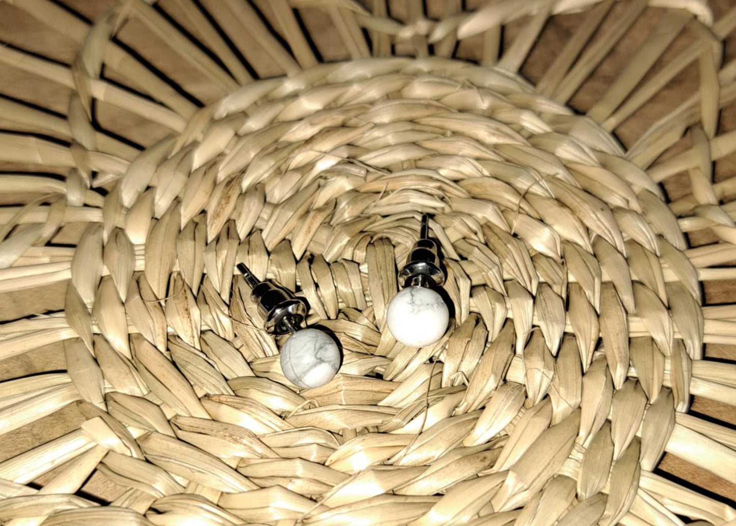 Boucle d'oreille Howlite blanche 6mm CALME